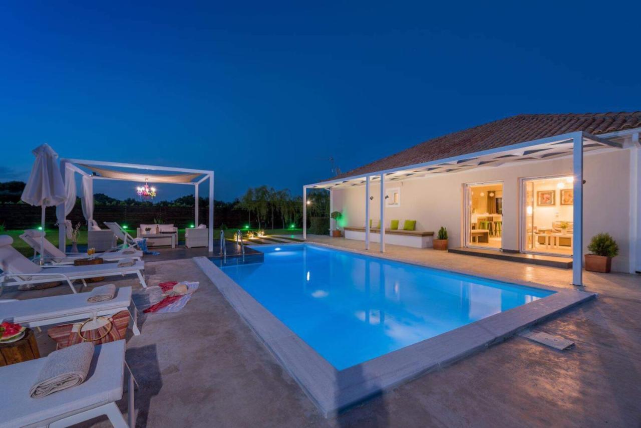 Madini Luxury Villa With Private Heated Pool Vanato ภายนอก รูปภาพ